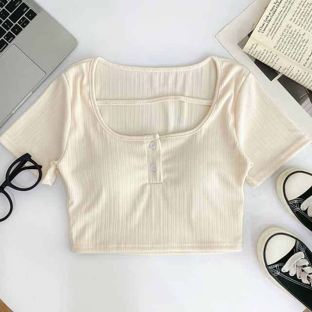 Scoop-Neck Plain Padded Cropped Short-Sleeved Tee