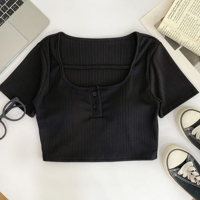 Scoop-Neck Plain Padded Cropped Short-Sleeved Tee