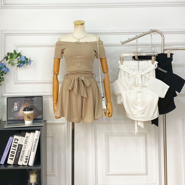 Set: Off-Shoulder Buttoned Crop Top + Elastic-Waist Shorts