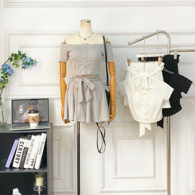 Set: Off-Shoulder Buttoned Crop Top + Elastic-Waist Shorts