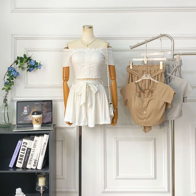 Set: Off-Shoulder Buttoned Crop Top + Elastic-Waist Shorts