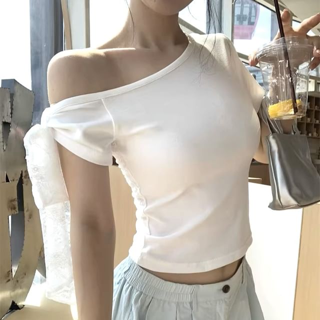 One-Shoulder Short-Sleeved Lace Top