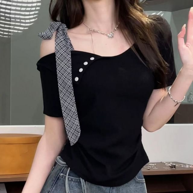 Plaid-Panelled Cold-Shoulder Short-Sleeved Tee