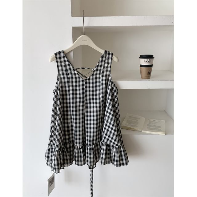 Ruffle-Trimmed V-Neck Sleeveless Plain Top