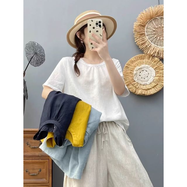 Plain Crew-Neck Short-Sleeved Top