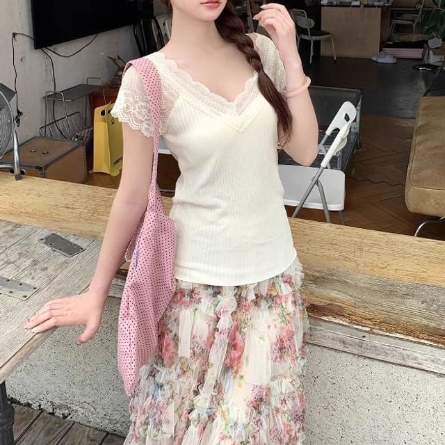 Short Sleeve V-Neck Lace Panel Slim Fit Top