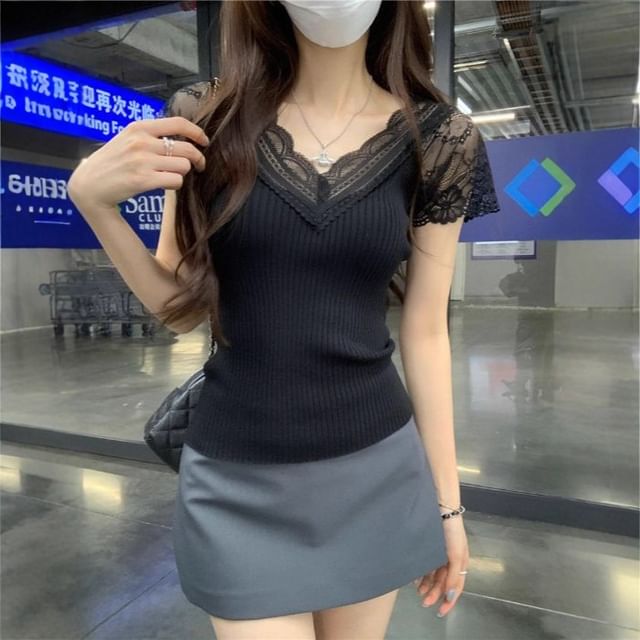 Short Sleeve V-Neck Lace Panel Slim Fit Top
