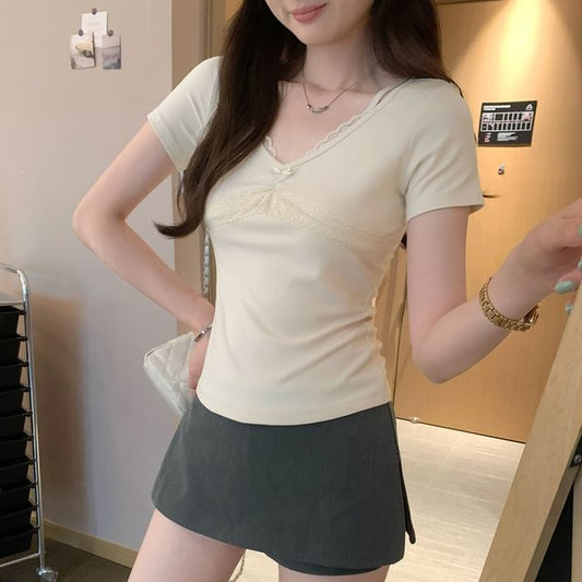 V-Neck Lace Trimmed Tee Short Sleeve