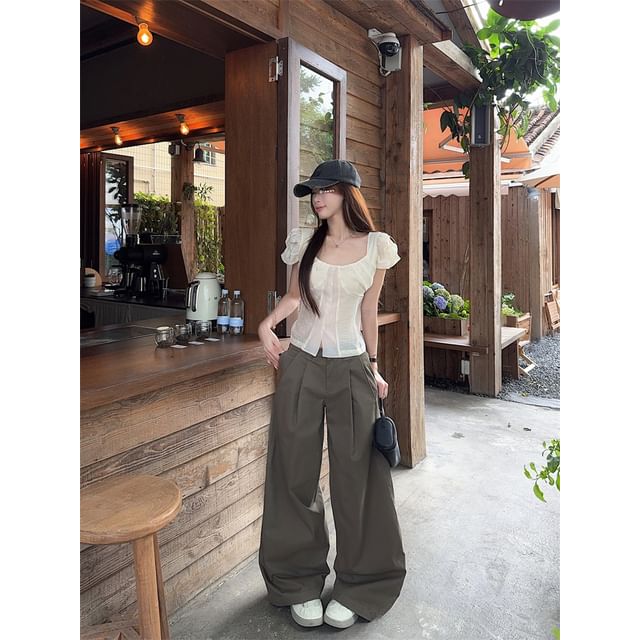 Slim Square-Neck Puff-Sleeved Solid Blouse with Baggy Cargo Mini Pants