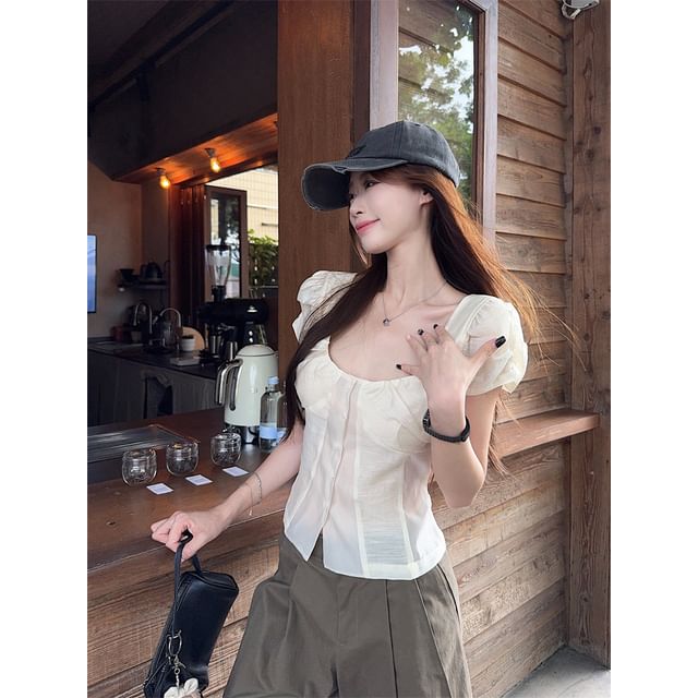 Slim Square-Neck Puff-Sleeved Solid Blouse with Baggy Cargo Mini Pants