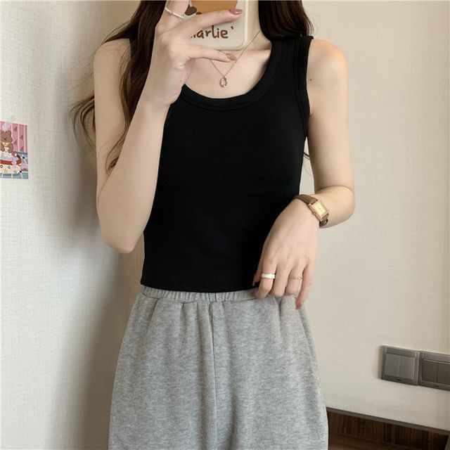 Plain Scooped-Neck Tank Top