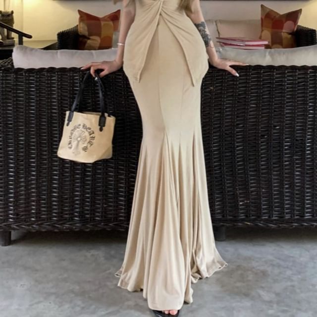 Sleeveless V-Neck Twist Slit Top & High Rise Fishtail Maxi Skirt