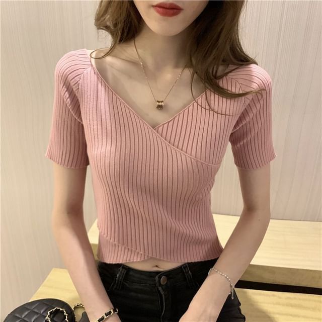 Ribbed Plain V-Neck Short-Sleeved Cropped Knit Top