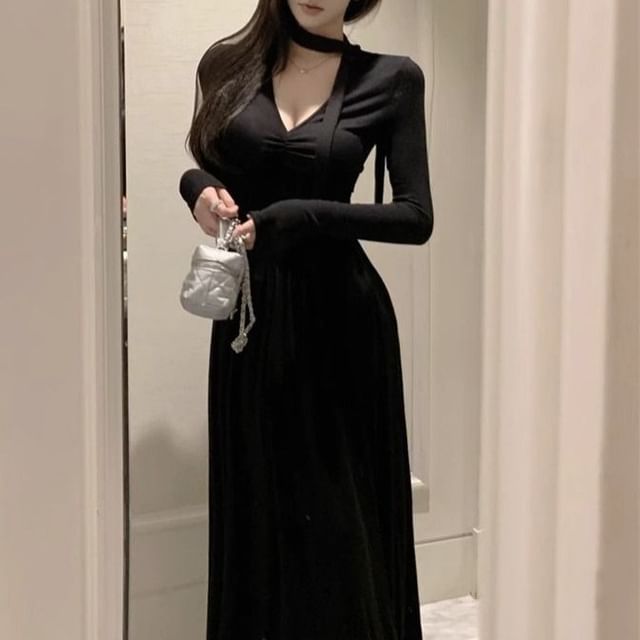 Long-Sleeve V-Neck Plain Ruched Maxi A-Line Dress