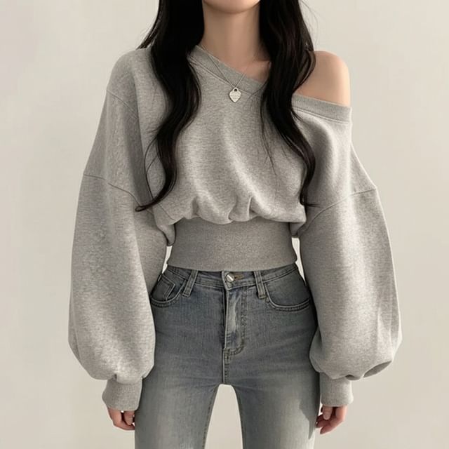 Cold-Shoulder Puff-Sleeve Slim-Fit Sweatshirt in Solid Tone