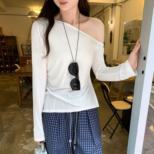 Slim-Fit Tee with Off-Shoulder Neckline and Long Sleeves