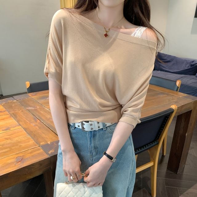 Cropped Knit Top with Off-Shoulder Design and 3/4 Sleeves