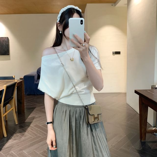 Cropped Knit Top with Off-Shoulder Design and 3/4 Sleeves