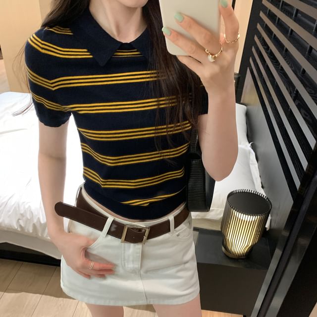 Striped Cropped Knit Top with Short Sleeves and Contrast Collar