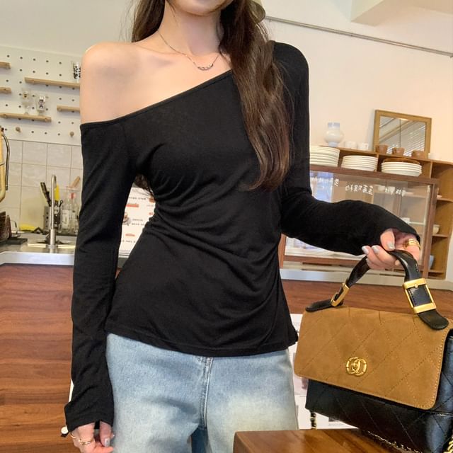 Slim-Fit Tee with Off-Shoulder Neckline and Long Sleeves