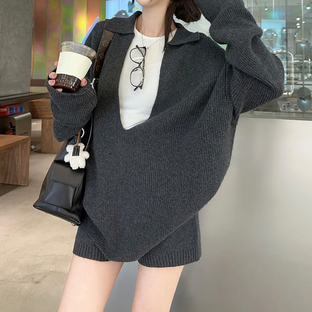 Sweater with Collar and Long Sleeves / Knit Shorts / Round Neck Tee