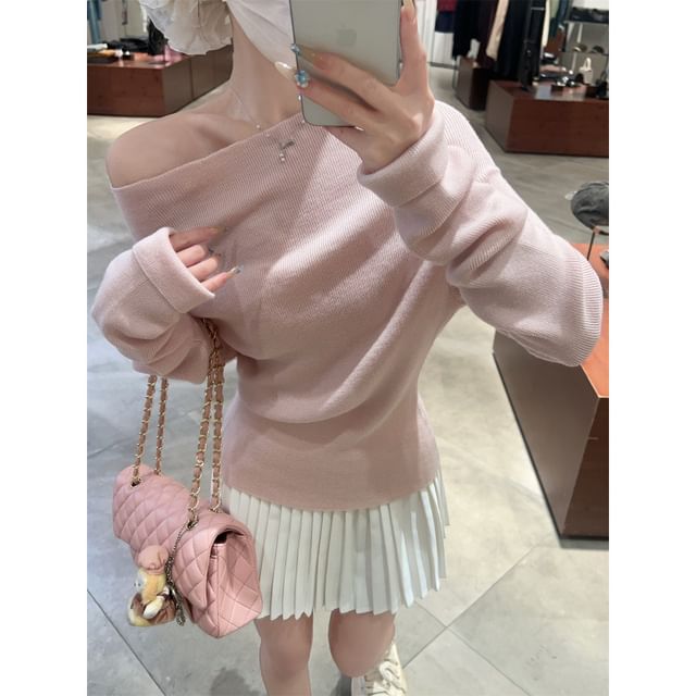 Slim-Fit Knit Top with Off-Shoulder Neckline and Long Sleeves