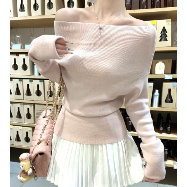 Slim-Fit Knit Top with Off-Shoulder Neckline and Long Sleeves