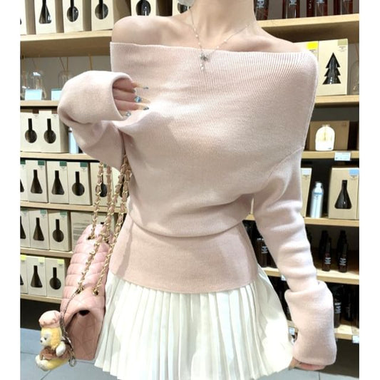 Slim-Fit Knit Top with Off-Shoulder Neckline and Long Sleeves