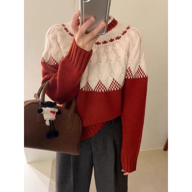 Loose-Fit Cable-Knit Sweater with Color-Block Design and Long Sleeves