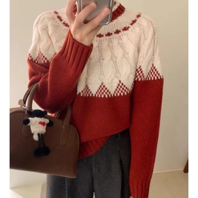 Loose-Fit Cable-Knit Sweater with Color-Block Design and Long Sleeves