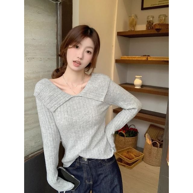 Fitted Knit Top with Collared Neckline & Long Sleeves, Solid Color Design