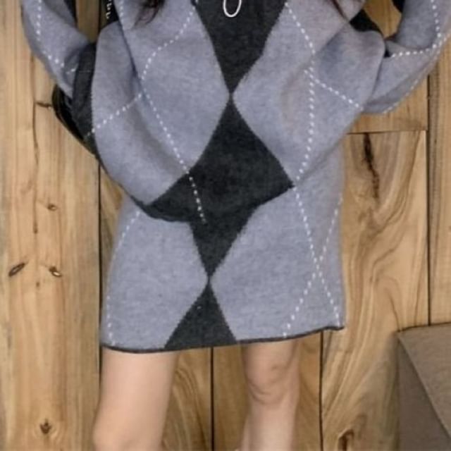V-Neck Argyle Sweater / Plaid Mini Skirt
