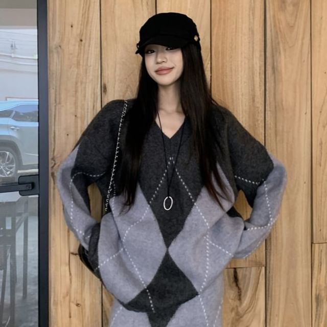 V-Neck Argyle Sweater / Plaid Mini Skirt