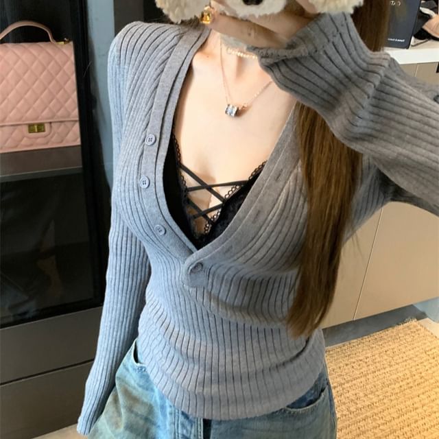 Extended Sleeve V-Cut Lace Knit Top
