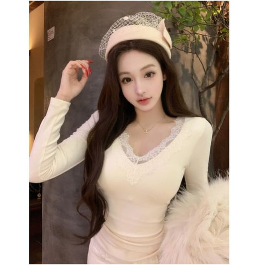 V-Neck Lace Trim Long-Sleeve Tee