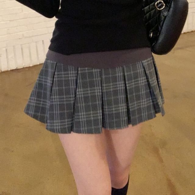 Two-Tone Collared Cardigan & Plaid Pleated Skirt Set