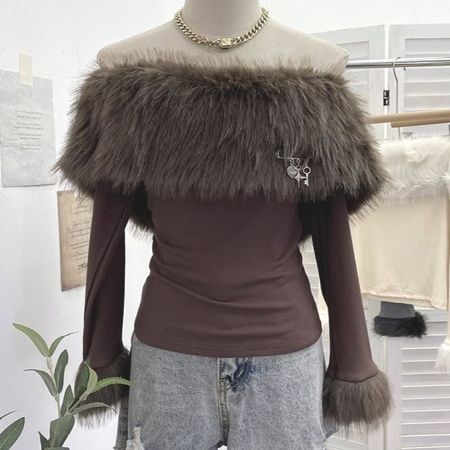 Fluffy Panel Safety Pin Crop Tee