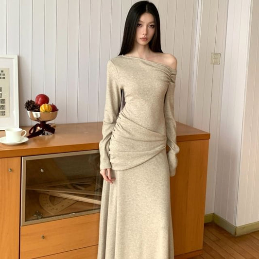Long-Sleeve Off Shoulder Plain Maxi A-Line Dress