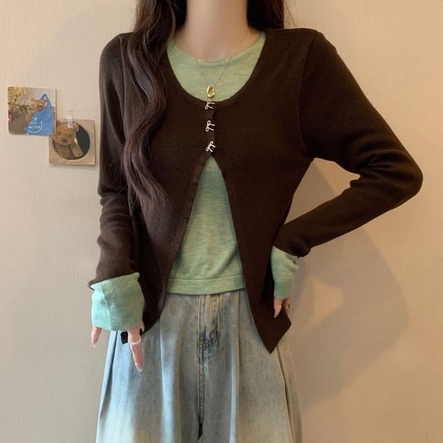 Two-Tone Knit Top with Crew Neck and Side Slits