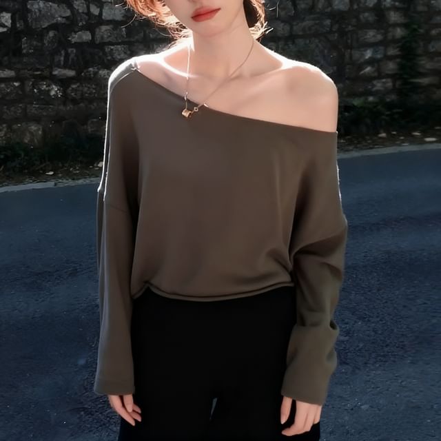 Cropped Scoop Neck Long Sleeve Tee