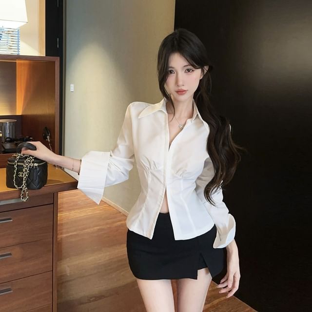 Collared Hook-and-Eye Slim Blouse with Long Sleeves