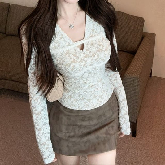 Lace V-Neck Slim Fit Crop Top Long Sleeve
