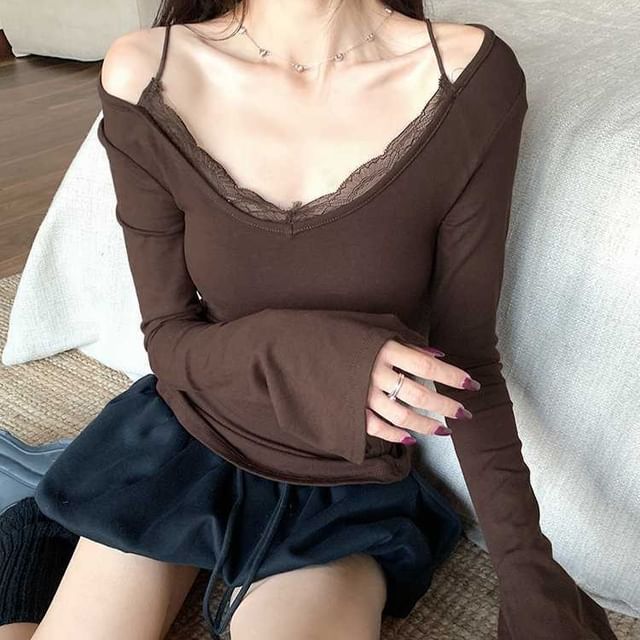Lace Panel Slim Fit Tee with V-Neck and Long Sleeves