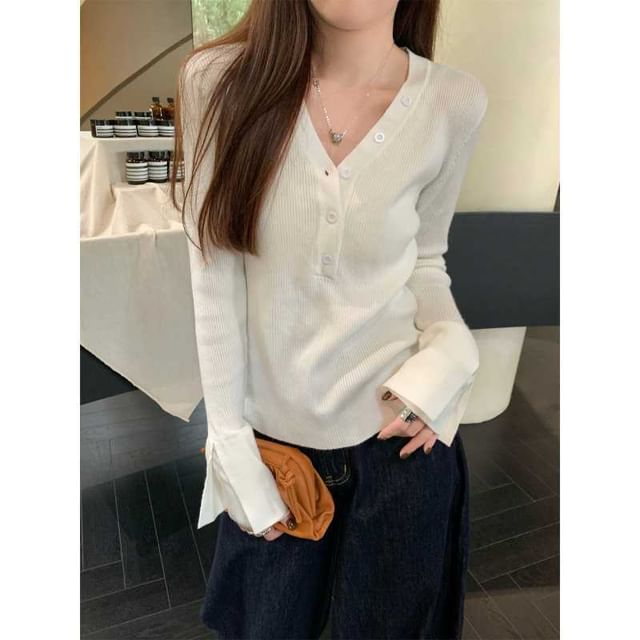 Ribbed Knit V-Neck Top with Long Sleeves