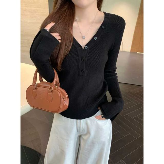 Ribbed Knit V-Neck Top with Long Sleeves