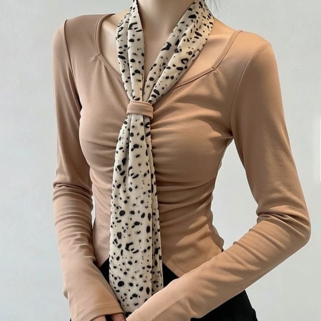 Ruched Slit Crop Tee with Leopard Scarf Set