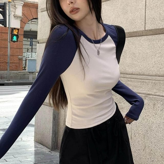 Padded Raglan Crop Tee with Crew Neck