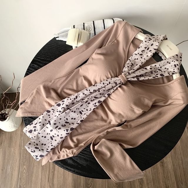Ruched Slit Crop Tee with Leopard Scarf Set