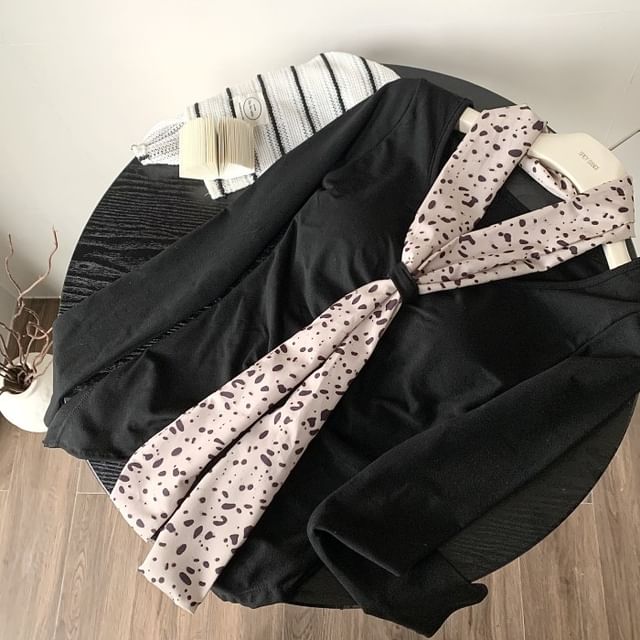 Ruched Slit Crop Tee with Leopard Scarf Set