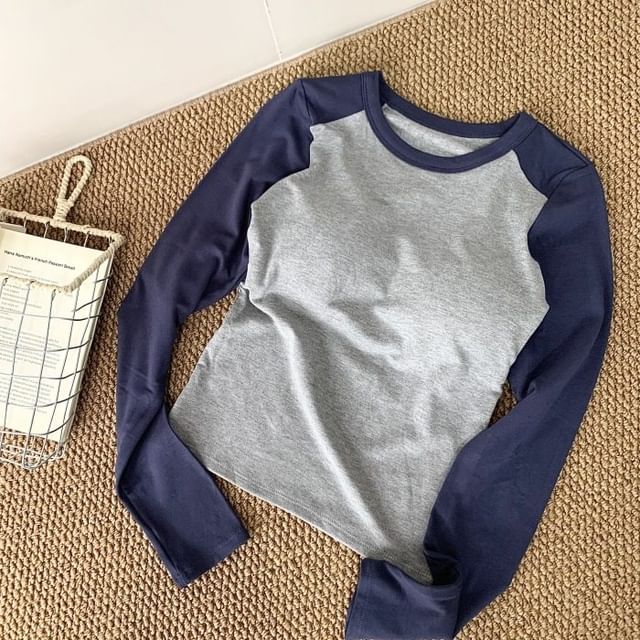 Padded Raglan Crop Tee with Crew Neck